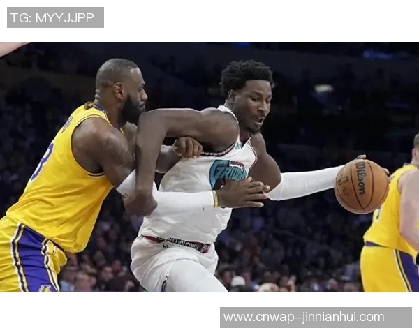 灰熊与爵士激战正酣球迷期待精彩对决与绝妙瞬间 灰熊与爵士激战正酣球迷期待精彩对决与绝妙瞬间